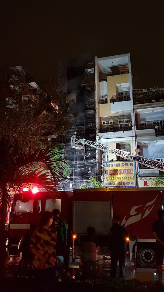 CHÁY NHÀ 5 TẦNG Ở SÀI GÒN CHÁY NHÀ 5 TẦNG Ở SÀI GÒN